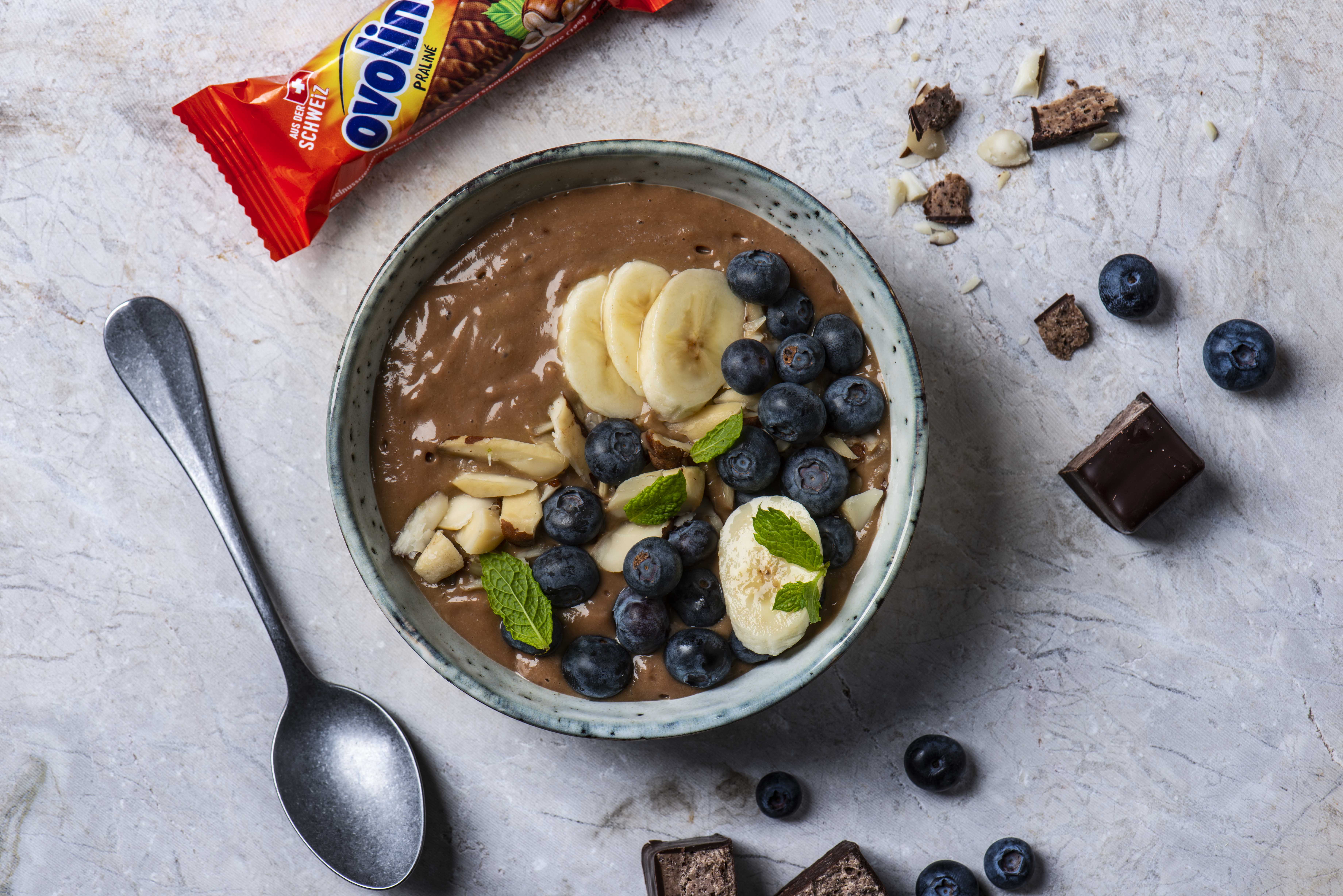 Schoko Bananen Smoothie Bowl Mit Ovolino Bites Ovomaltine At